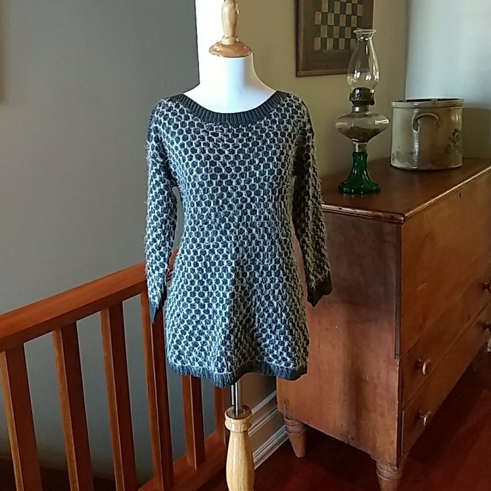 Pullover Sweater With Button Detailed Back - image 1